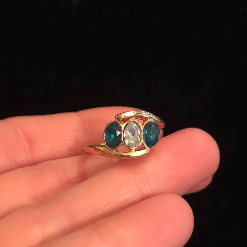 Gold Tone Green and White Faux Gemstone Ring